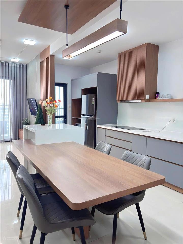 Bán căn hộ emerald 86 m2 (2 phòng ngủ + 1 kho) giá 6.1 tỷ