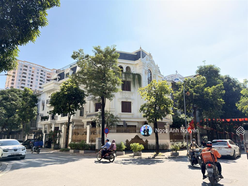Bán biệt thự lô góc mặt tiền 15m kđtm dịch vọng cầu giấy 208m2 135tỷ