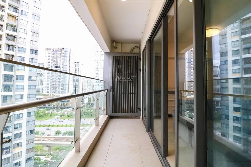 Công ty kashome chuyên bán gateway thảo điền ban công 4 cánh rất đẹp