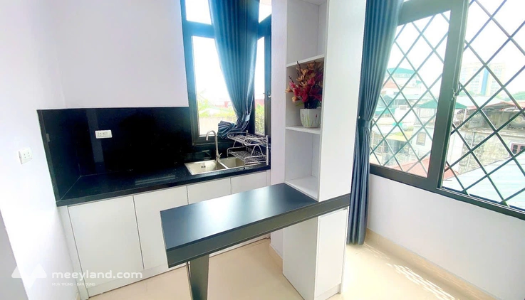 Cho thuê chung cư mini ngõ 87 phố Vĩnh Phúc, Ba Đình, 30m2 studio cửa sổ full nội thất thang máy ban công