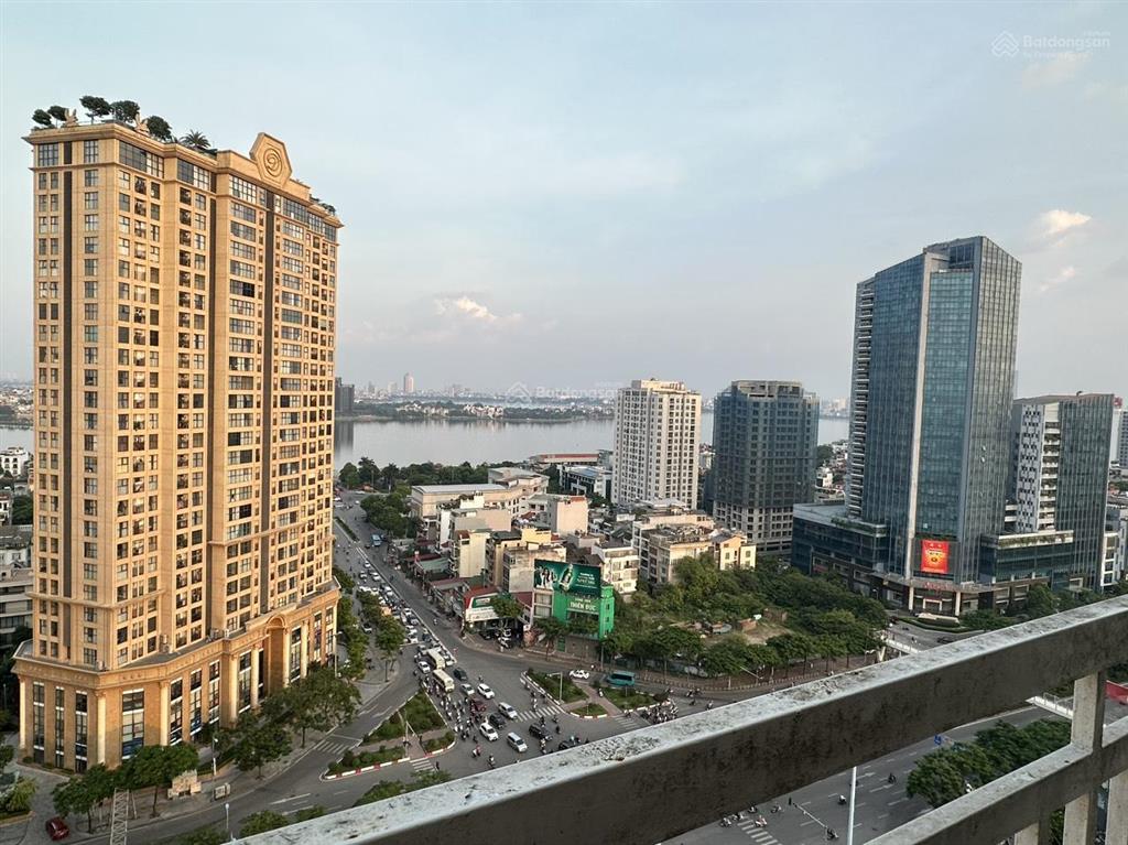 Cần bán gấp chung cư g2,3 ciputra dt 150m2 ban công hướng đông nam, giá 14 tỷ