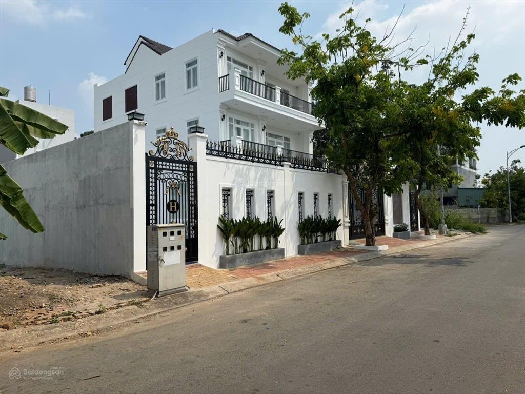 Cần bán lô biệt thự khu ven sông cách vạn phúc 4km 10x23 full thổ cư xây dựng tự do giá 9ty2