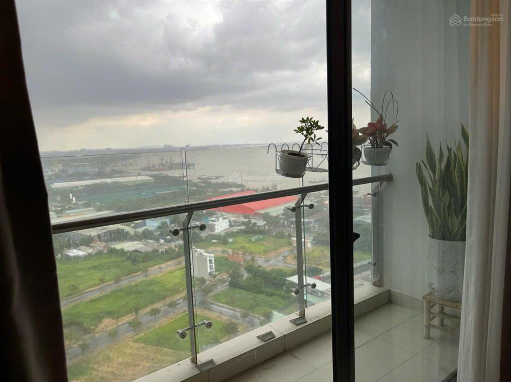 Chính chủ bán gấp 58m2 full nt tầng cao view sông 4 tỉ thương lượng. 0938 793 *** xem nhà