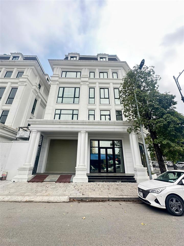 Căn shophouse 28 tỷ giá tốt hiện tại sổ sẵn giao dịch hiếm có khó tìm 0945 939 ***