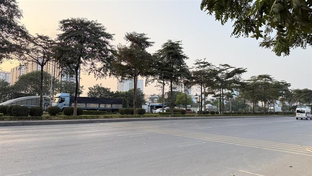 Bán nhà mặt phố lý sơn việt hưng 55m2 giá hạ sốc chỉ 24,68 tỷ