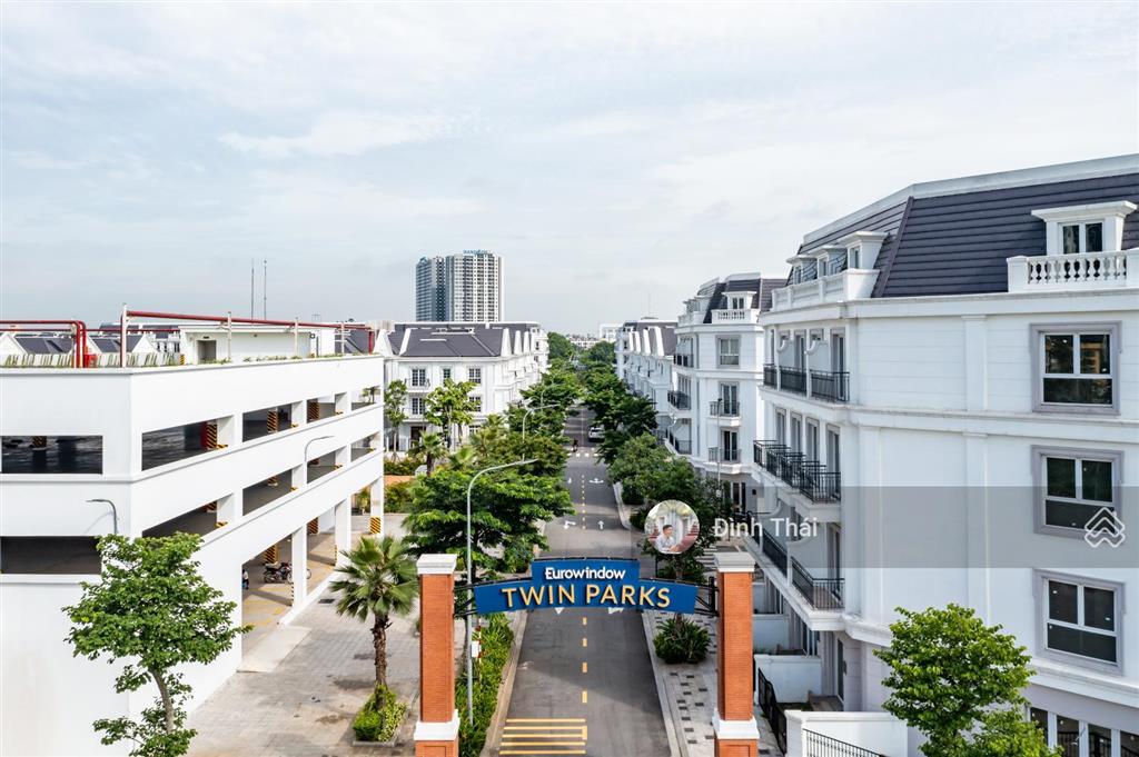 Độc quyền quỹ căn lk 75m*5t eurowindow twin park giá 15,9 tỷ. trục đường lớn nối ocean park gia lâm