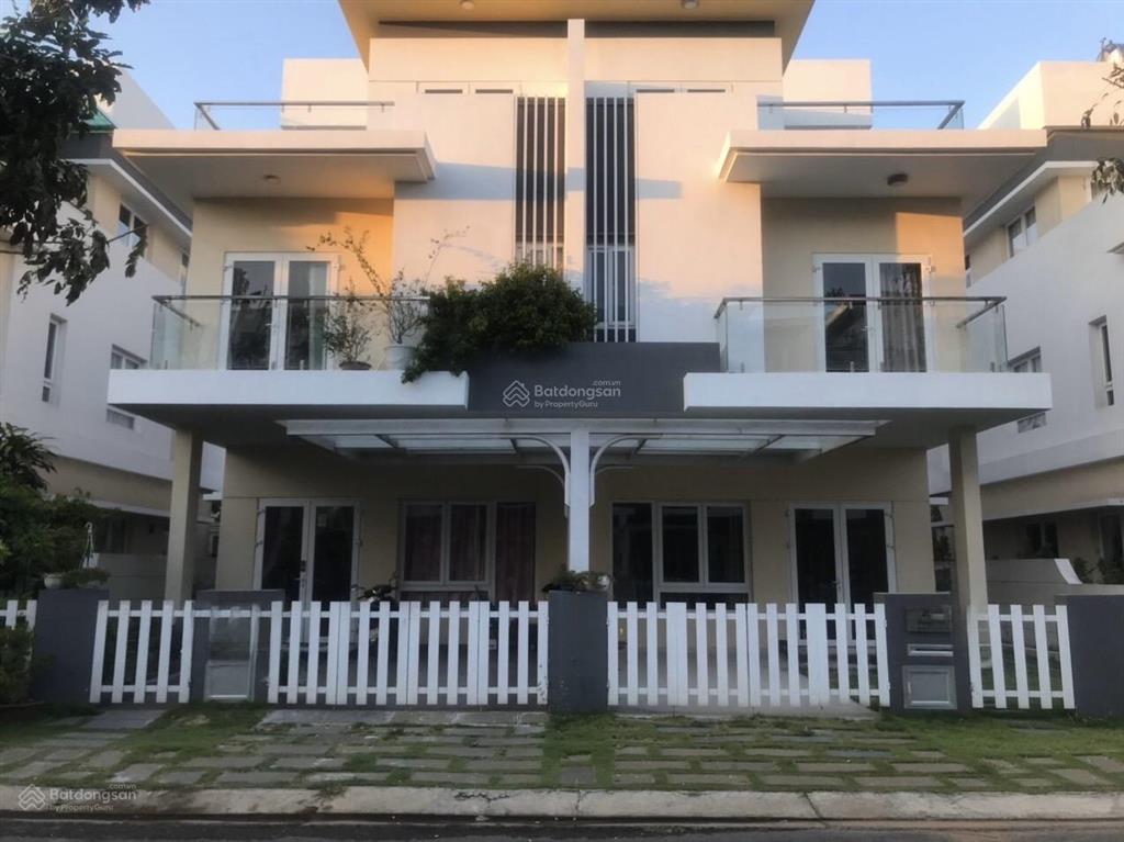 Chính chủ cần bán gấp căn biệt thự song lập 8x18m. nội thất cơ bản, sân vườn rộng. giá bán 15 tỷ