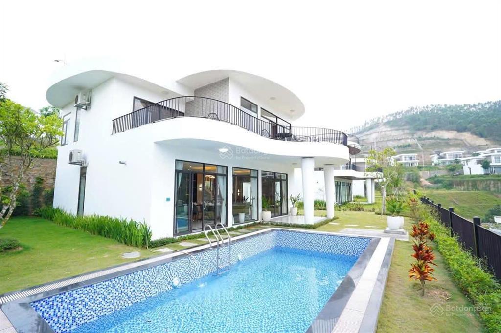Bán căn biệt thự 600m2 đã có sổ đỏ căn góc view thung lũng và bể bơi vô cực giá 11 tỷ