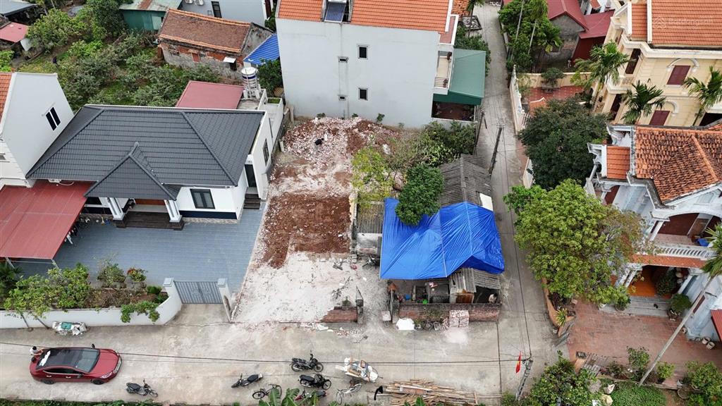 Hàng nét gần bách khoa cs2 và sân bóng pvf và đường tỉnh 379 dân cư giàu có giá đầu tư