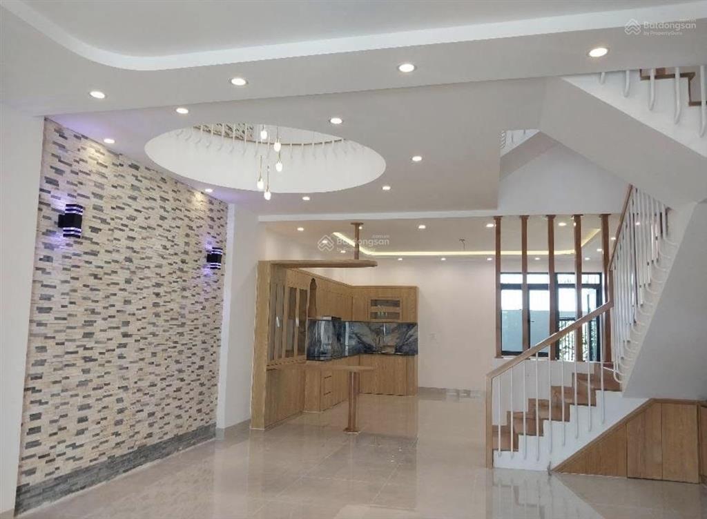 Bán gấp căn nhà phố bà rịa city gate giá 5.9 tỷ, sổ hồng riêng. phạm yến 0775 707 ***