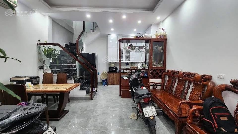 Hxh 1/ nguyễn văn công ngay sân bay. 4m x 17m 3pn. bán nhanh đi định cư