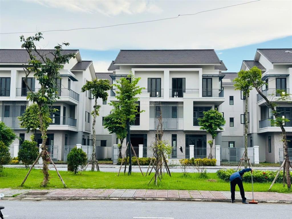 Chủ đang công tác ngoài đảo xa cần bán btsl 180m2 11,x tỷ cách vin rvs 7km kđt centa riverside