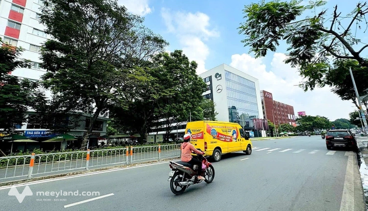 Bán nhà đẹp ngay siêu thị Aeon Tân Phú, giá chỉ 3,75 tỷ dọn vào ở ngay