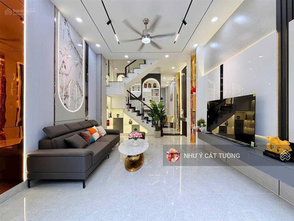 Lô góc xã đàn! 5m ra ô tô, ngõ thông, bagac phi, mặt tiền 4.6m, 46m2*5t