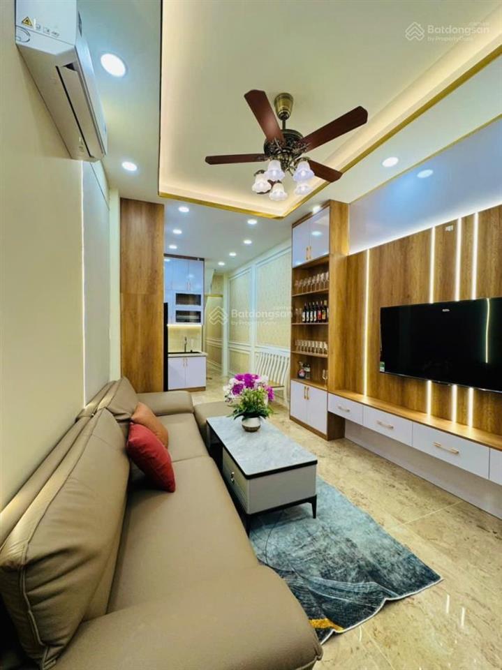Nhà mới ở ngay đường lạc long quân, gần mặt tiền, hxh tránh, 3pn, full nội thất, 5,05 tỷ
