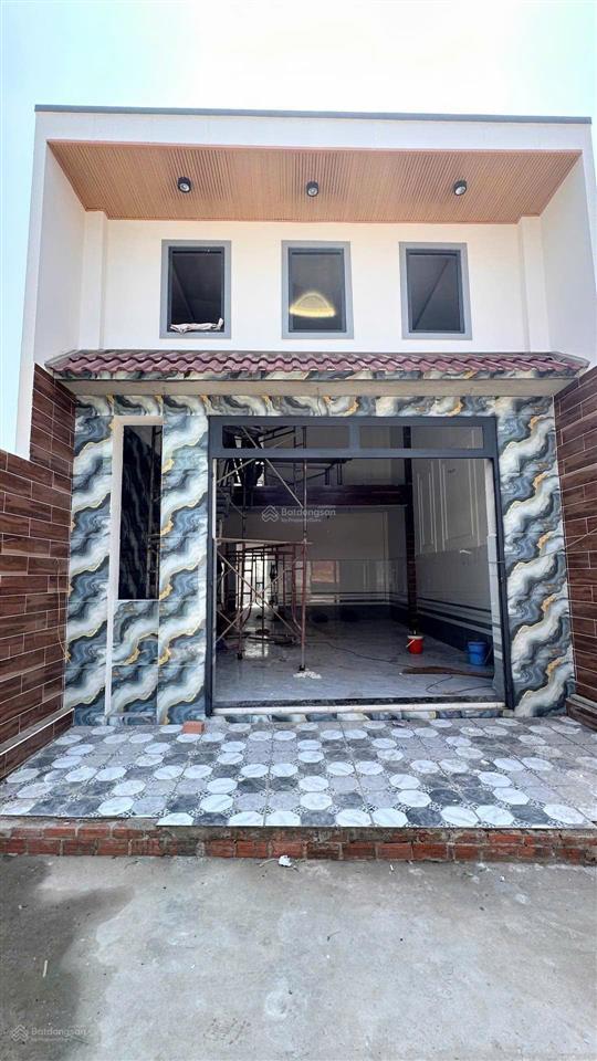 Căn nhà rất đẹp , ngang 5x18m =90m2 nhà mới giá 3,4 tỷ gần vin homes hóc môn tphcm