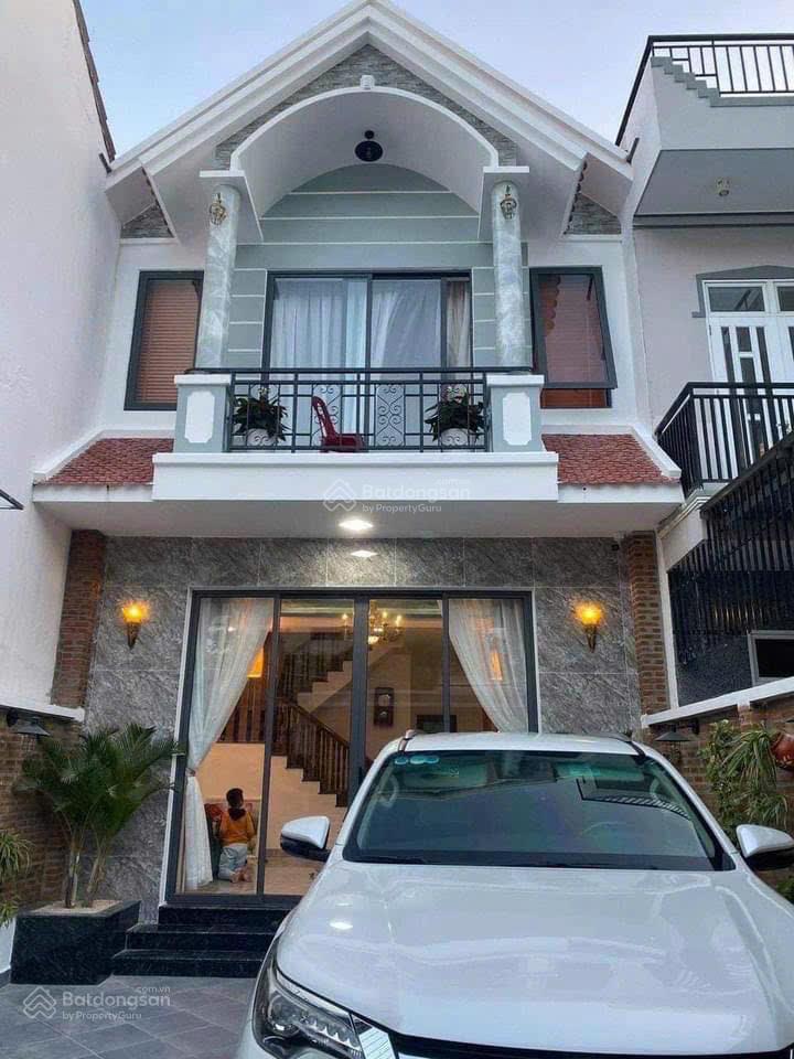 Biệt thự 3 tầng, hẻm nguyễn khắc viện ô tô quay đầu * cách biển hòn chồng 300m. giá 8,5 tỷ