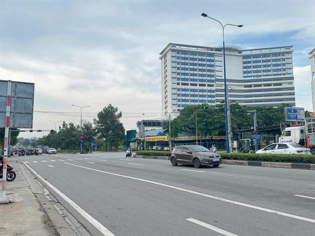 Chỉ 11,6 tỷ hàng hiếm mặt tiền mỹ phước tân vạn sát lô góc đối diện bệnh viện lớn bình dương