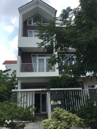 Bán nhà mới đẹp 126m2, 3 lầu, đường 8 khu Sadeco ven sông, quận 7
