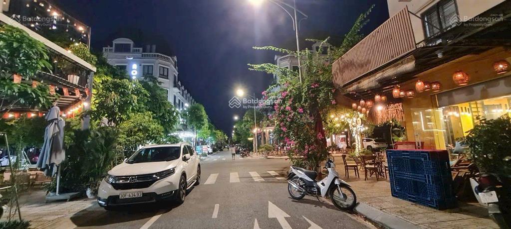 Bán gấp liền kề đường to hoàn thiện mặt kinh doanh la casta văn phú nhỉnh 20 tỷ. 0963 689 ***