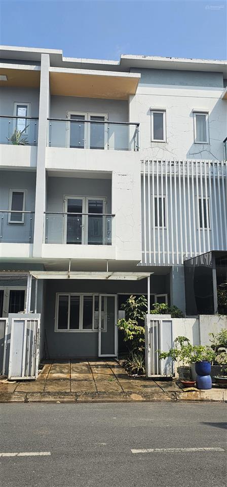 Bán nhà mega village 5x15m kế căn góc, gần trục chính, có sổ