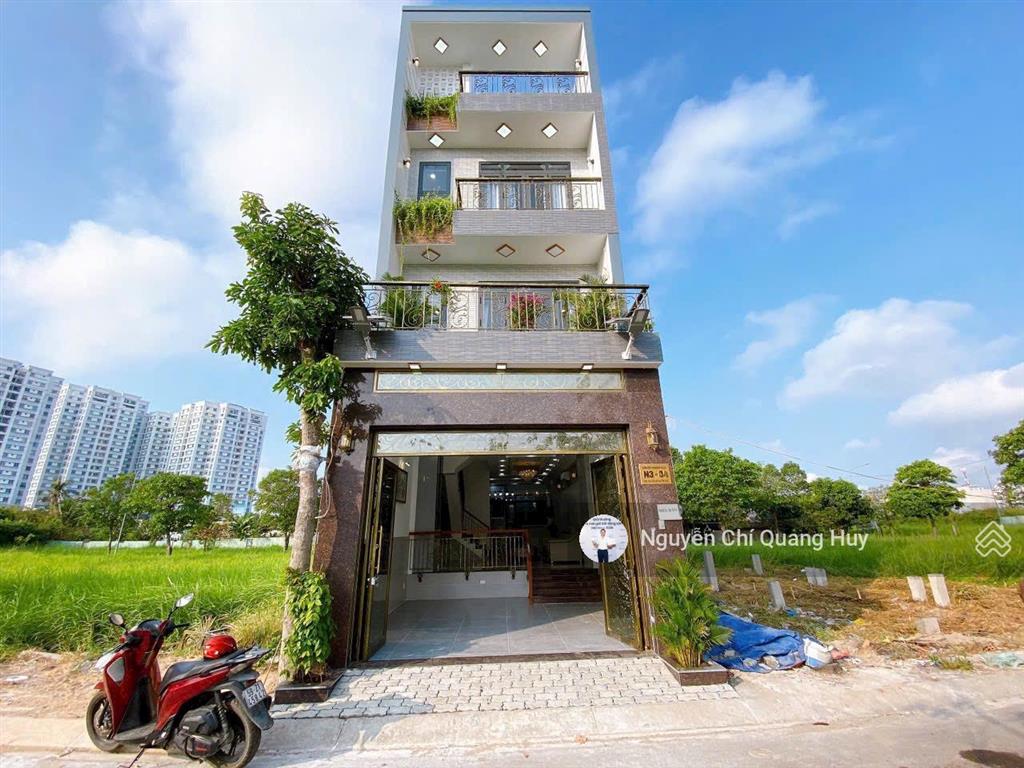 Nhà phố xây dựng mới, có thang máy khu dân cư huỳnh tấn phát, có bảo vệ, công viên