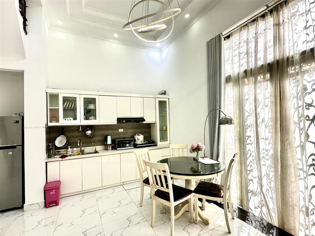 Chính chủ bán nhà mới hoàn kiếm 5 phút ra hồ gươm nhà mới 4.5 tầng 2.5 mặt thoáng, cao, sáng sủa