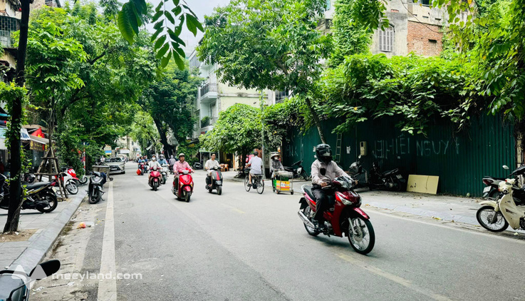 Bán đất mặt phố quận Hai Bà Trưng, mặt tiền 15m, giấy phép xây dựng 11 tầng