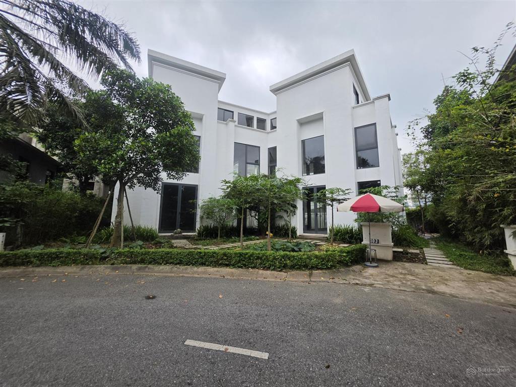 Bán cắt lỗ hơn 17 tỷ biệt thự đơn lập vườn mai ecopark siêu hiếm lô góc dt đất 750m2 mt 18m