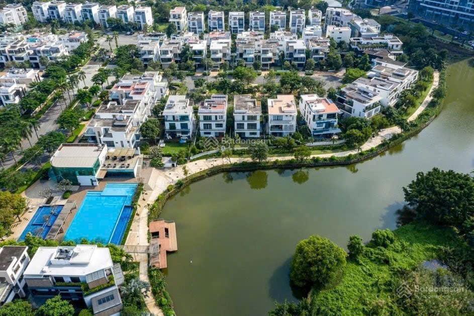 / giá sốc/ bán 1 cặp biệt thự đơn lập view 2 mặt sông lucasta khang điền, mt đường liên phường q9
