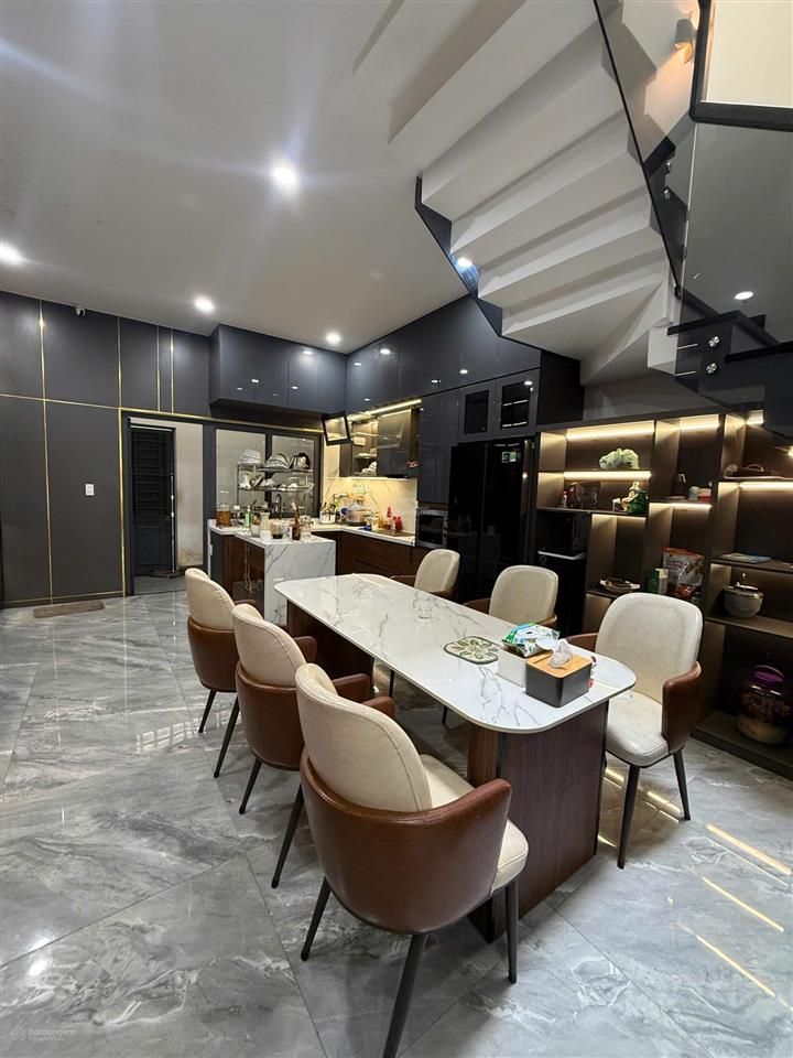 Bán nhà 3 tầng cao cấp 100m2 nguyễn sắc kim full nội thất, xách vali vào ở ngay giá tốt chỉ 9,5 tỷ