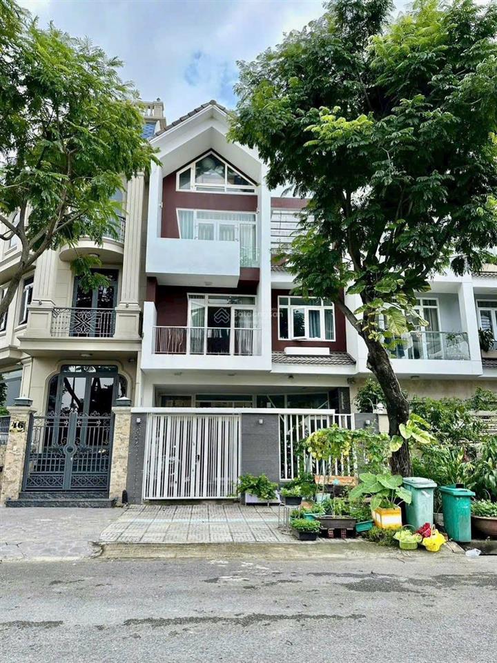 Bán nhanh biệt thự sadeco ven sông quận 7, 7x18m, sổ hồng riêng, giá 23 tỷ, 0901 424 *** sơn