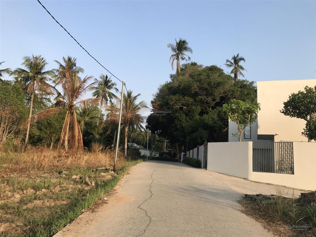 Cần bán lô góc 180m² hẻm 1 xẹt trần hưng đạo, xung quanh nhiều hàng quán, kinh doanh được ngay