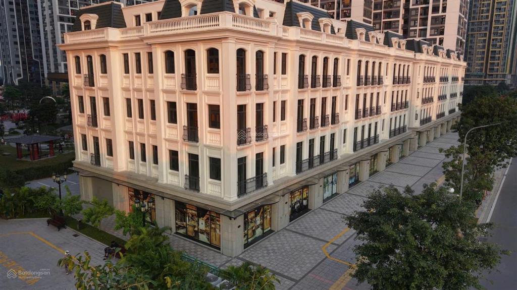 Có 102 shophouse tmdv tại sakura 150m2 x 4.5 tầng, 2 mặt thoáng, full tiện ích (rẻ quá 24.7 tỷ)