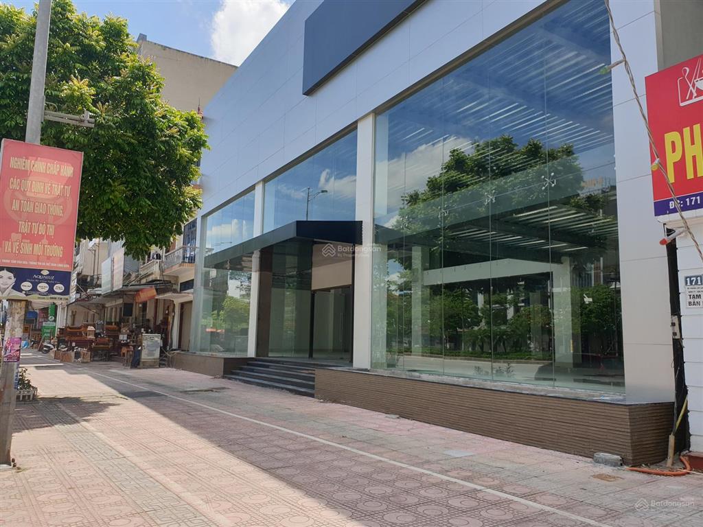 Chính chủ nhờ bán lại nhà mặt phố chính ngô gia tự long biên, làm showroom lớn ~ 3000m2, 460 tỷ