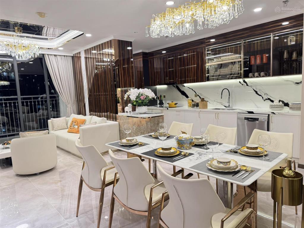 Chuyên bán căn hộ 4pn tại vinhomes central park giá 17.5 tỷ. 0931 441 ***