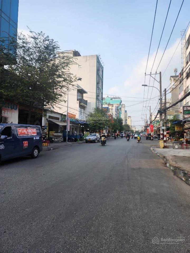 Hàng hiếm gần sân bay, gần chợ dt 4,5x22, 5 tầng xe hơi đậu nhà thông có dòng tiền 30tr/th nhỉnh 9t