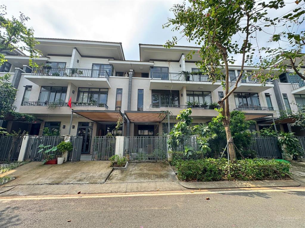 Chính chủ cần bán gấp nhà phố lavila, dt 5,5 x 17,6m, giá 11,6 tỷ. 0938 399 ***.
