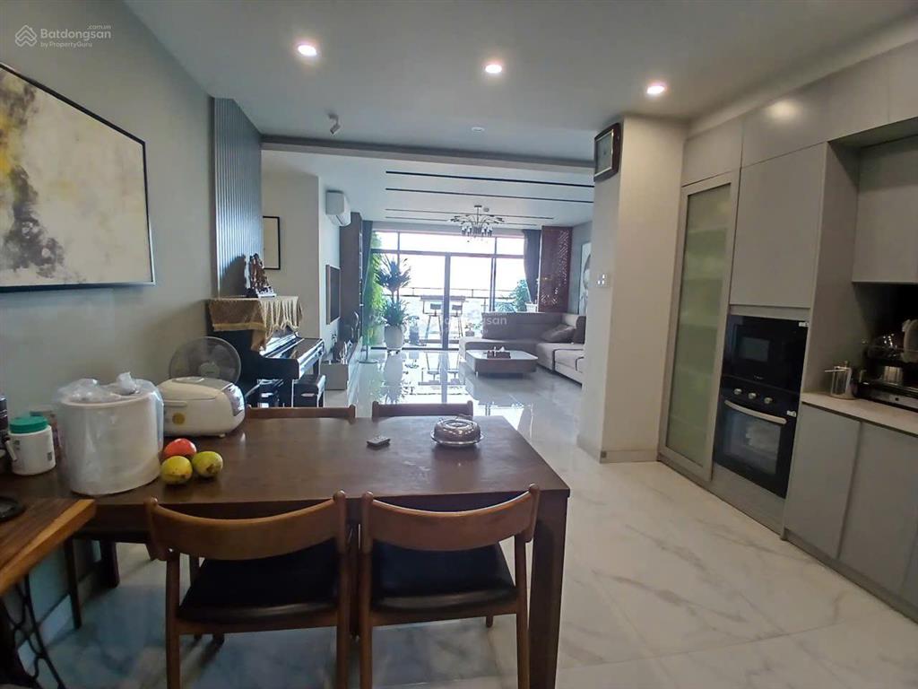Bán gấp căn hộ harv 3pn đầy đủ nội thất, giá 9,4 tỷ, lầu trung, thương lượng. vân 0906 812 ***