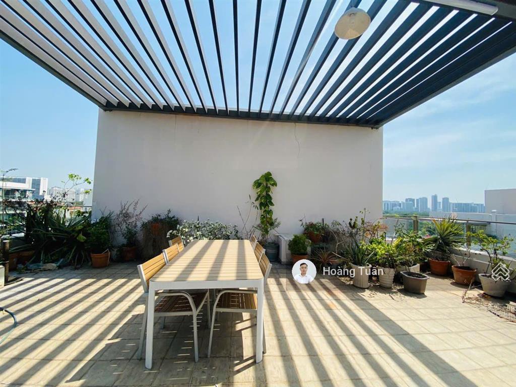 Cần bán căn top house hàng hiếm phú mỹ hưng, dt 121m2 + 121m sân vườn, giá 9,8 tỷ. 0912 976 ***