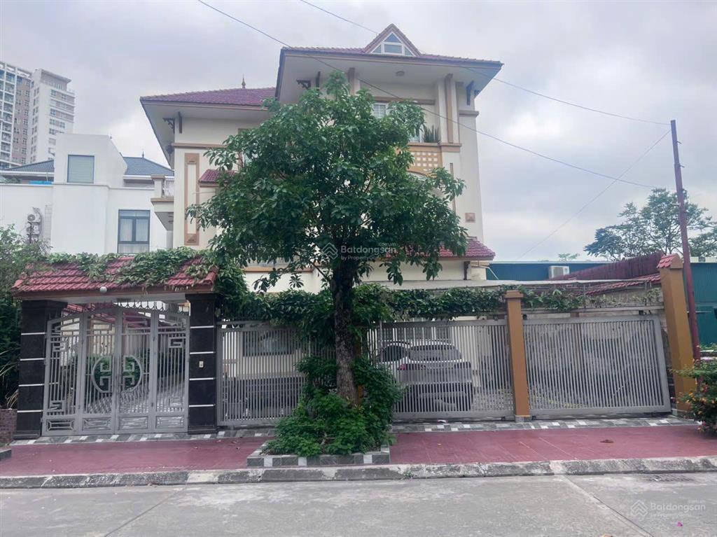 Biệt thự ngay giữa trung tâm bãi cháy, 200m tới biển, 250m tới chợ cái căm
