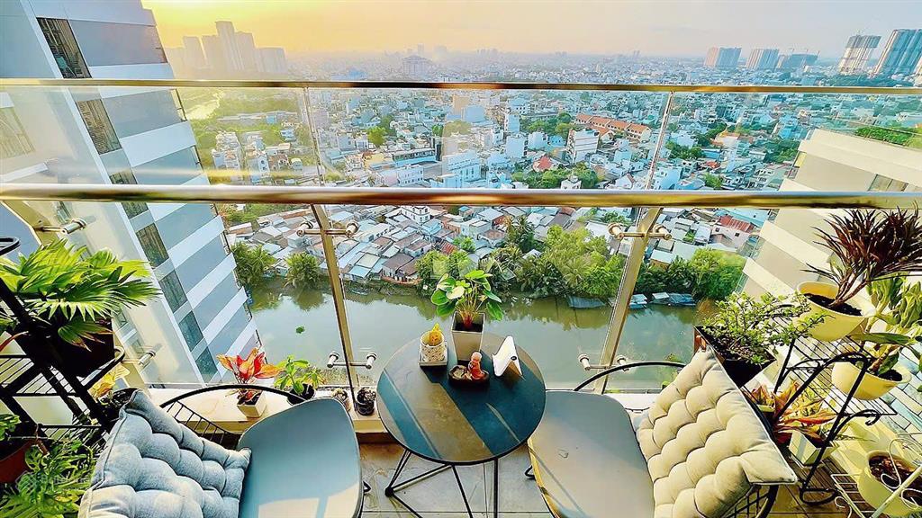 Bán căn hộ d’lusso 2pn tầng cao view sông mát mẻ dt 69m² nhà ntcb giá 6.1 tỷ có sân vườn
