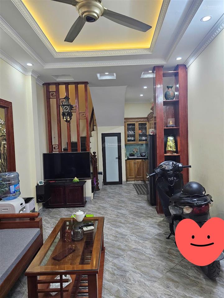 Bán nhà lô góc tại phố trạm, long biên 6 tỷ, 35 m2, view đẹp, ban công thoáng sáng, gần aeon lb