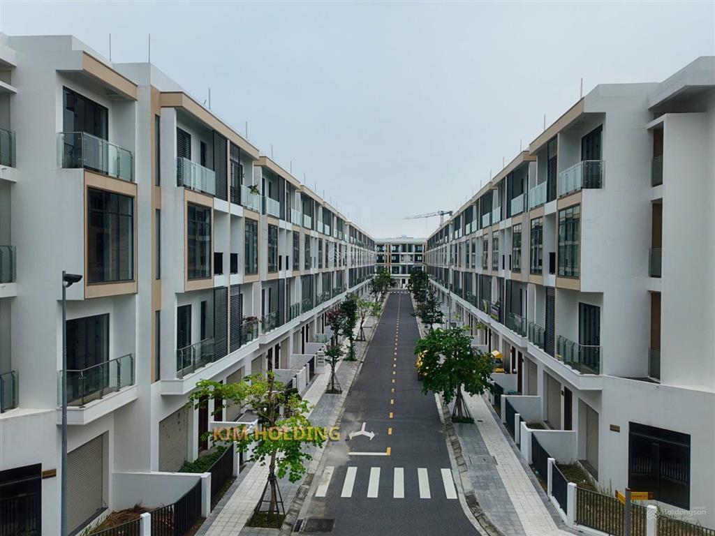 1 căn độc quyền 120m2 giá 5,180 tỷ full 100% , phía sau là công viên lớn ( tin thật )