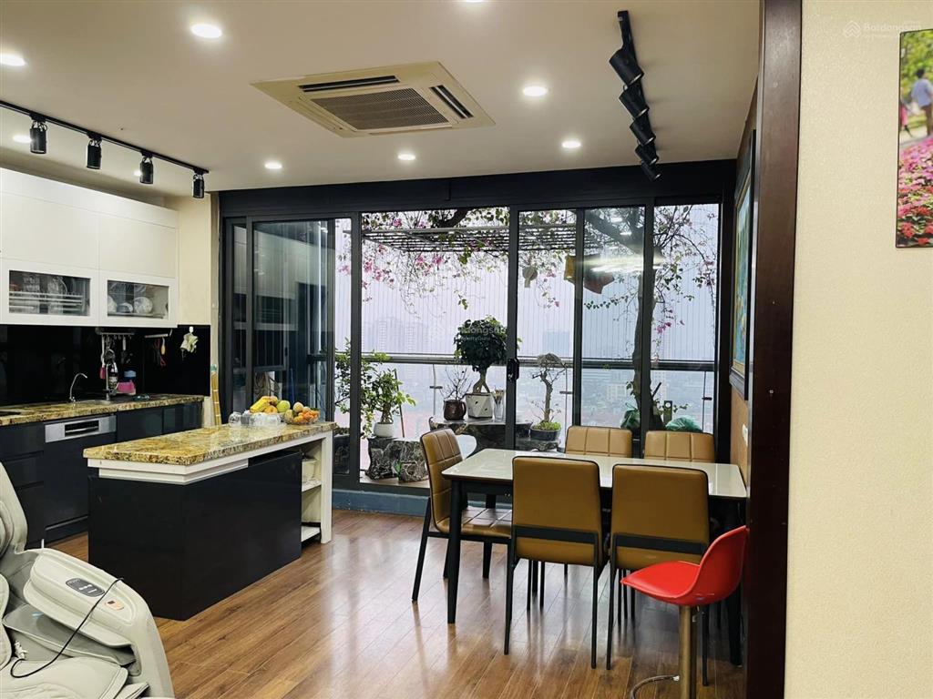 Bán chung cư licogi 13 số 164 khuất duy tiến căn góc 120m2, 3 phòng ngủ, 2 vs giá tốt