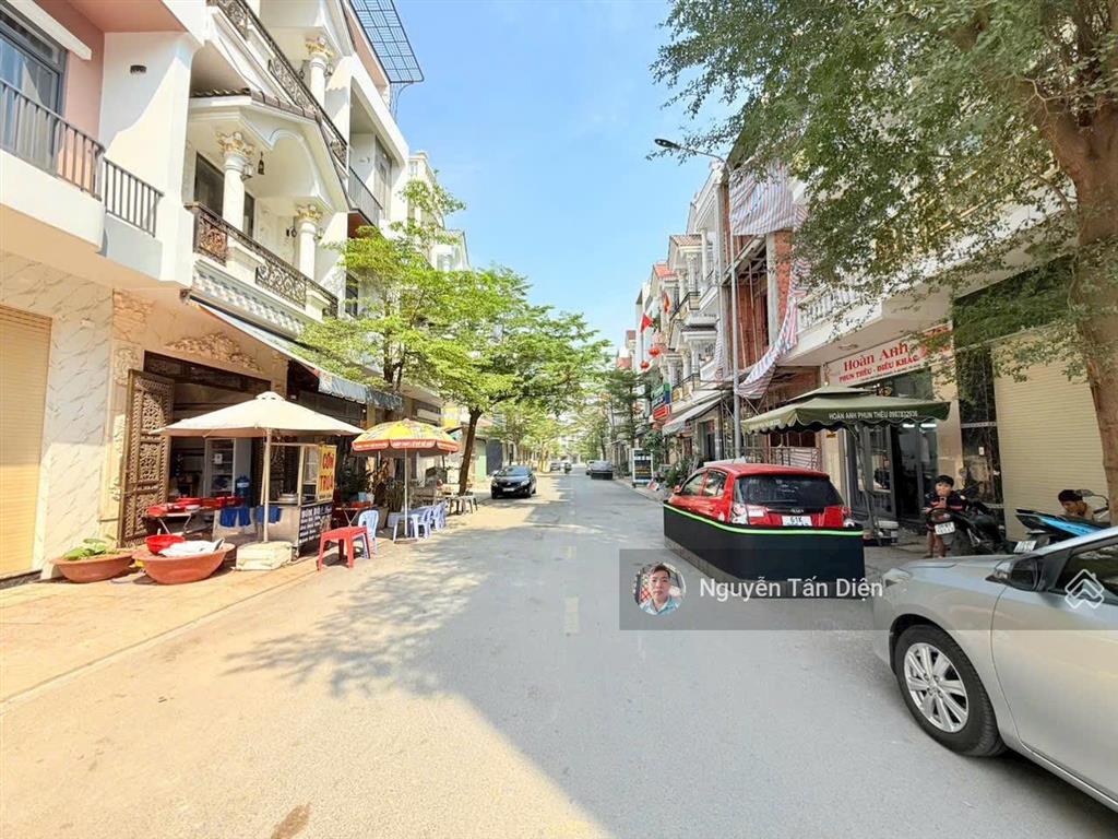 Nhà phố 3 tầng chỉ 4 tỷ 8 thương lượng mạnh