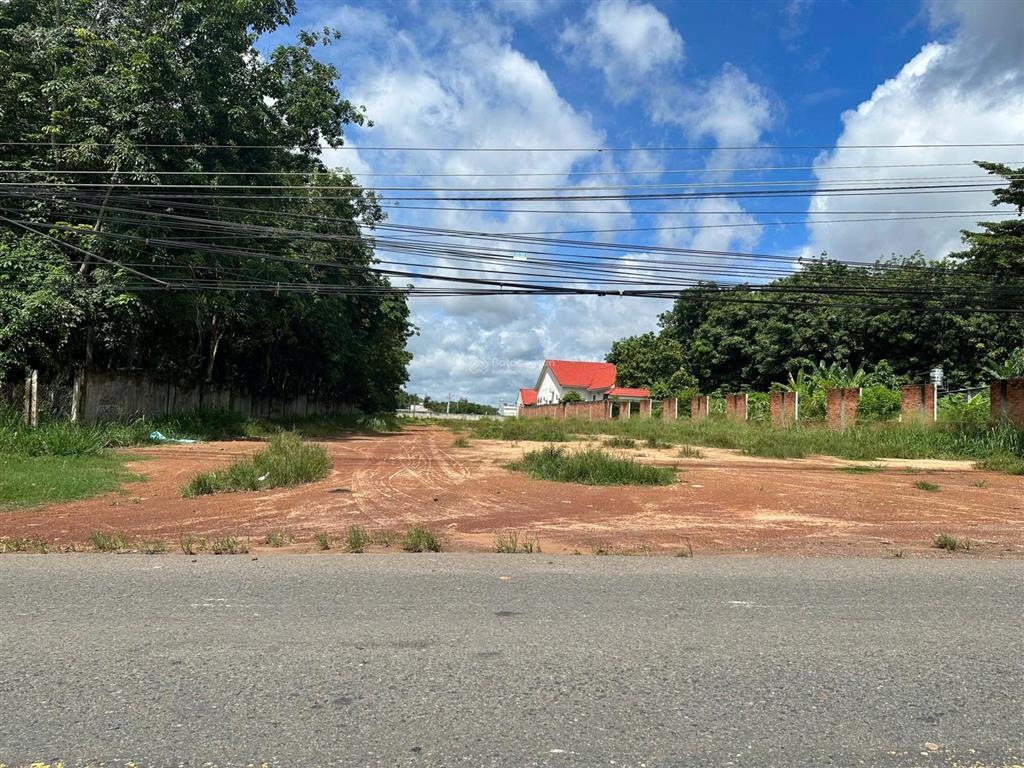 Ngộp, cần bán 1,2ha đất 2 mặt tiền dt 749a, 600m tc, 9000m quy hoạch đất skc, gần chợ bến cát