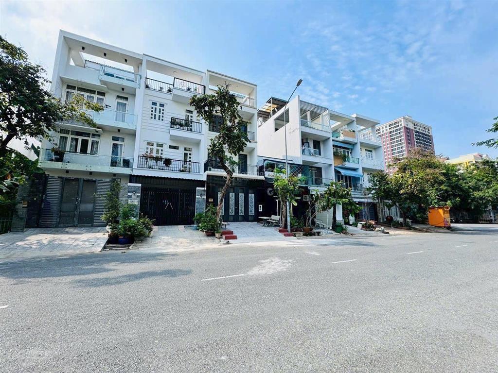 Chính chủ bán lô nhà phố đường đẹp dt 5x18m (90m2), sổ hồng giá 12 tỷ, phú mỹ ven sông quận 7