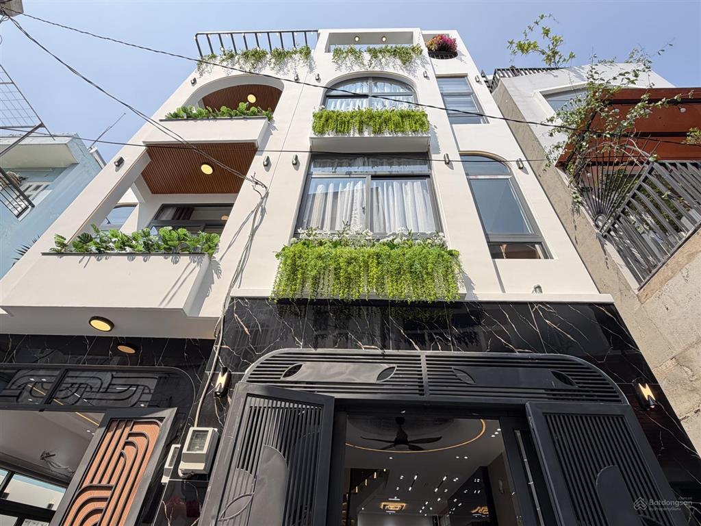 Bán nhà đẹp ngay trung tâm, kế bên chợ gò vấp và trường đại học công nghiệp 4, p7 gò vấp