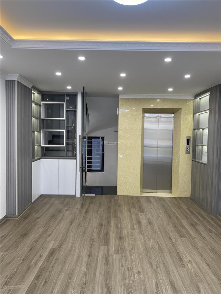 Bán nhà mới 6 tầng, diện tích 50m2 tại đường dương văn bé, thang máy, ô tô tránh, full nội thất